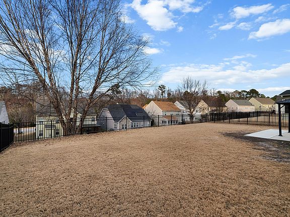 3rd image of 396 Naples Ln