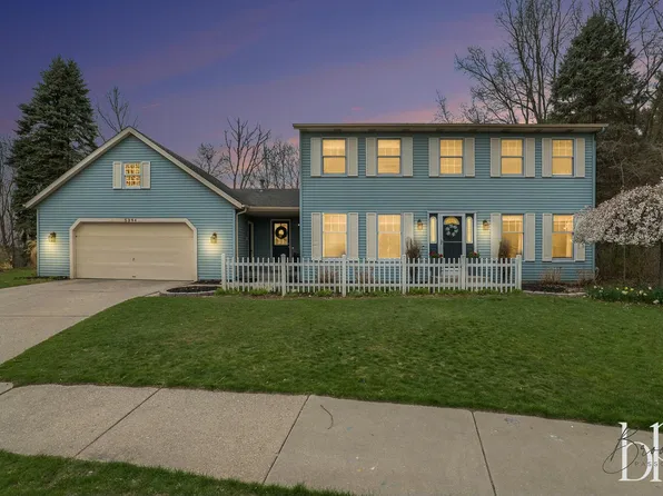 5394 Riverlook Dr NE, Comstock Park, MI 49321