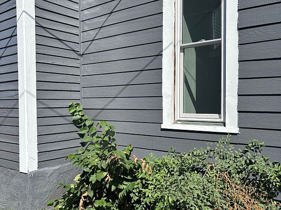 3rd image of 819 E 11th St