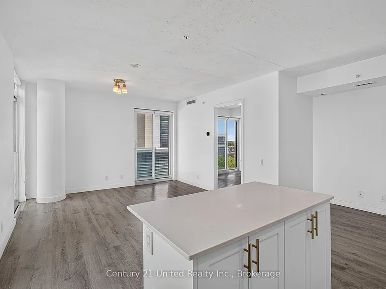 100 Bond St E #606 — Photo 7