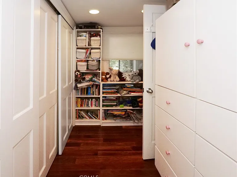 345 Palos Verdes Dr W — Photo 18