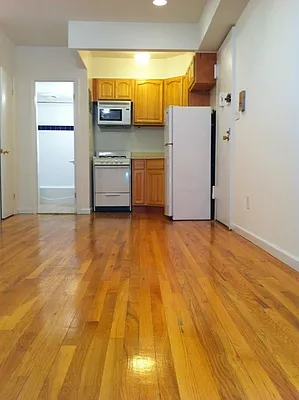 Rented by Wave Real Estate Group | media 38