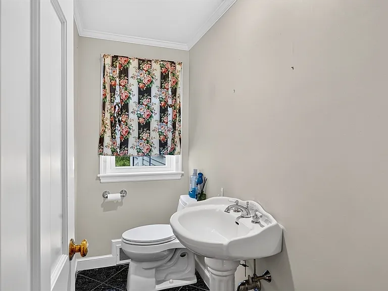131 Montvale Rd — Photo 15