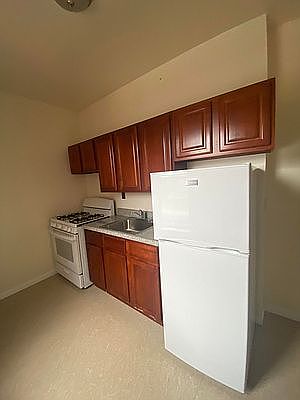 3rd image of 1938 82nd St #D1