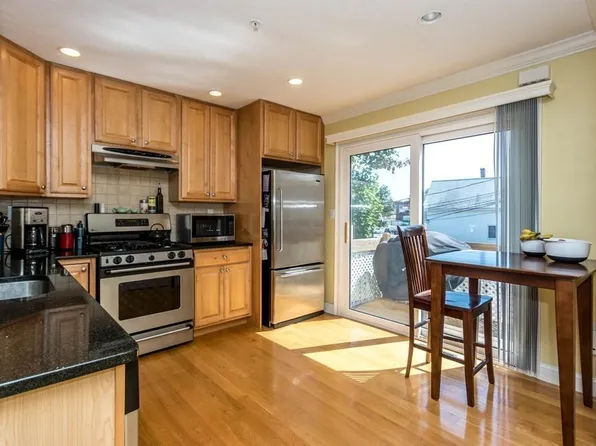 47 Chestnut St APT 3, Waltham, MA 02453