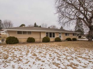 6815 N Range Line Rd, Glendale, WI 53209