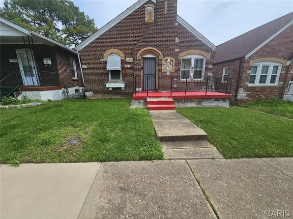 3502 Palace Ct, Saint Louis, MO 63135