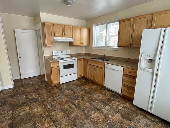 3rd image of 3045 Poly Dr