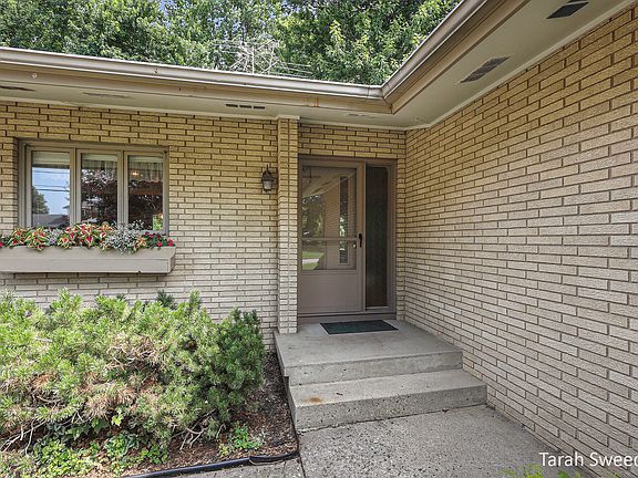 5th image of 3035 Willow Creek Dr SW