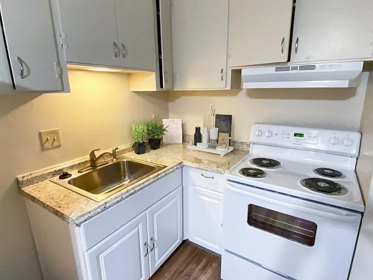 565 N Britton Ave #6 — Photo 3