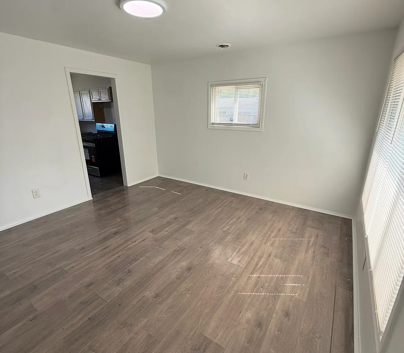 2 bed, 700 sqft, $1,500 — Photo 2