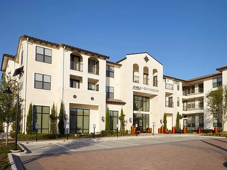 AMLI on Riverside — Photo 24