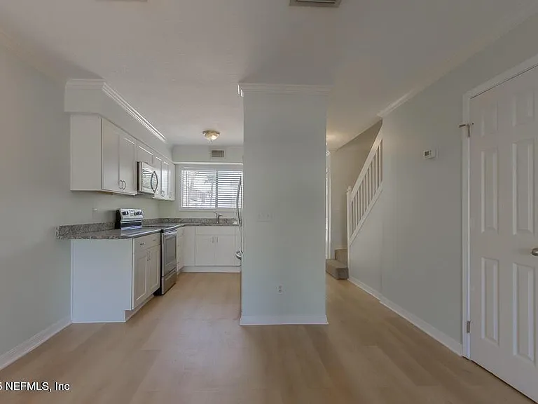 360 14th Ave S #E — Photo 12