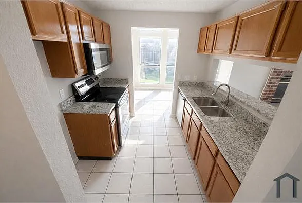 701 W Lynn Creek Dr — Photo 4