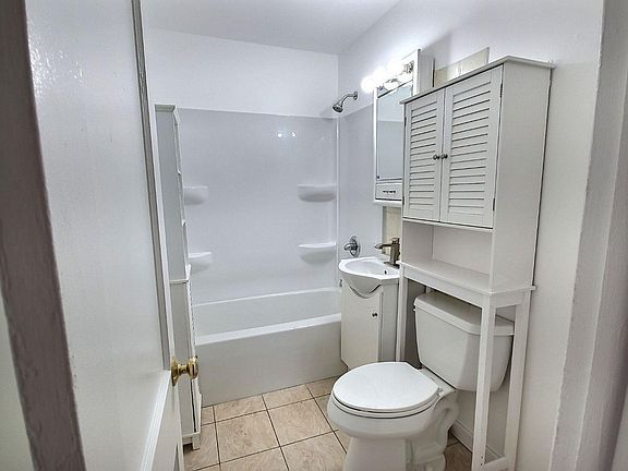 3rd image of 205 McKinley St