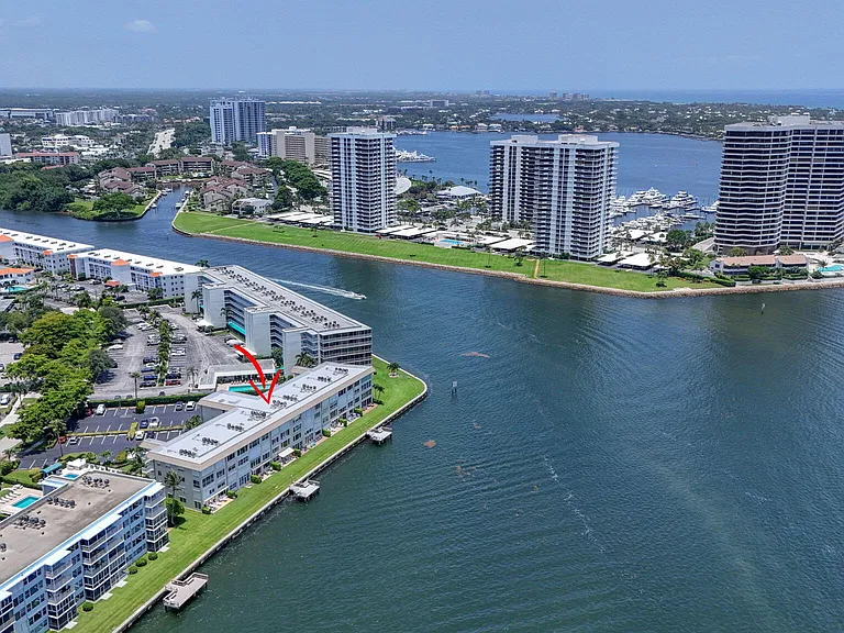 52 Yacht Club Dr #305 — Photo 4