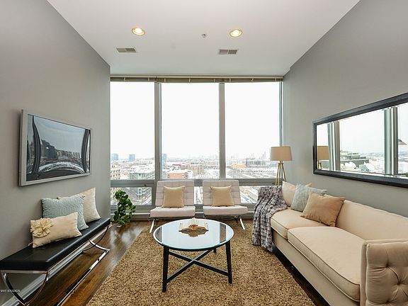 3rd image of 500 W Superior St Unit 1106