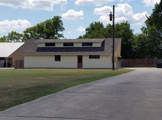 418 N Preston St, Wolfe City, TX 75496