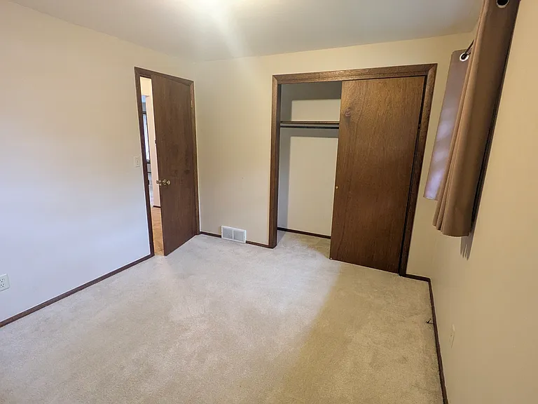 2519 N Taylor Dr — Photo 13