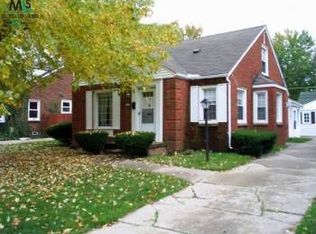 1789 Allard Ave, Grosse Pointe Woods, MI 48236