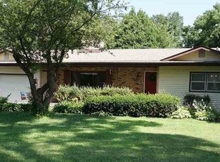 2602 Blackhawk Rd, Rockford, IL 61109