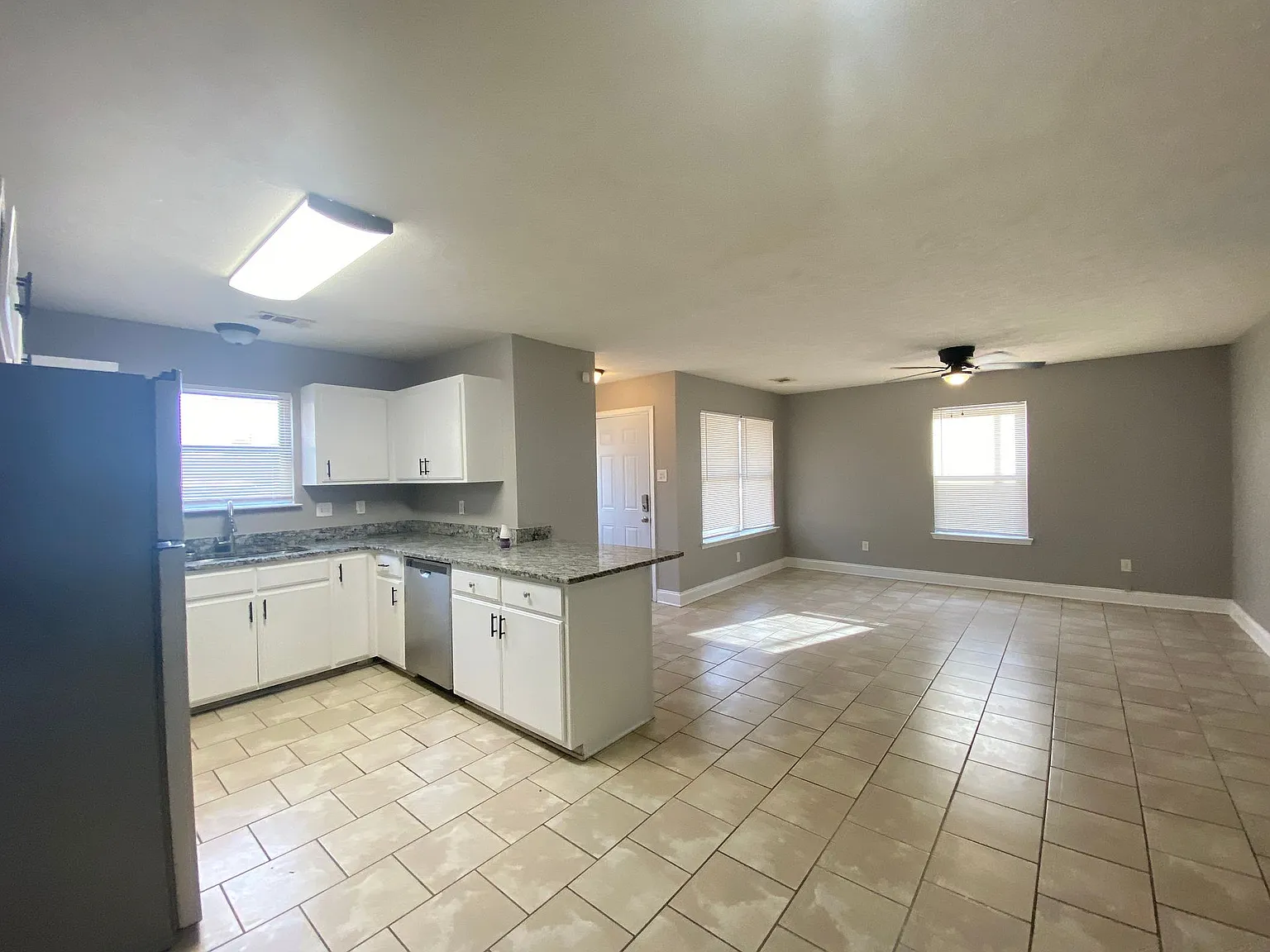 320 Bellewood Ln A — Photo 3