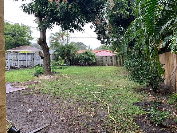 3rd image of 633 De Leon Dr