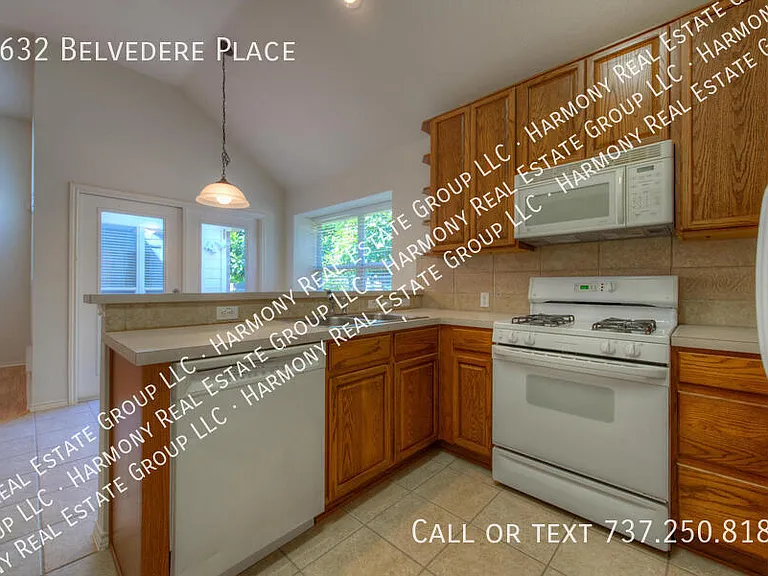 1632 Belvedere Pl — Photo 6