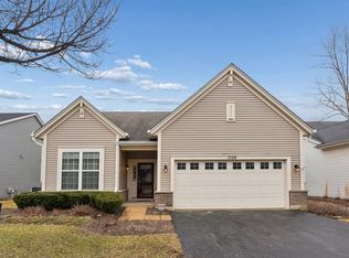 1104 Heathrow Ln, Aurora, IL