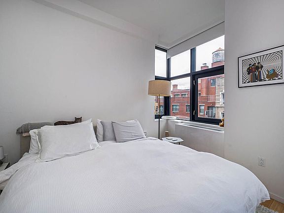 5th image of 105 Norfolk St APT 6C