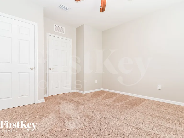 710 SW 12th St — Photo 13