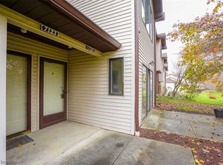 7121 Village Dr, Mentor, OH 44060
