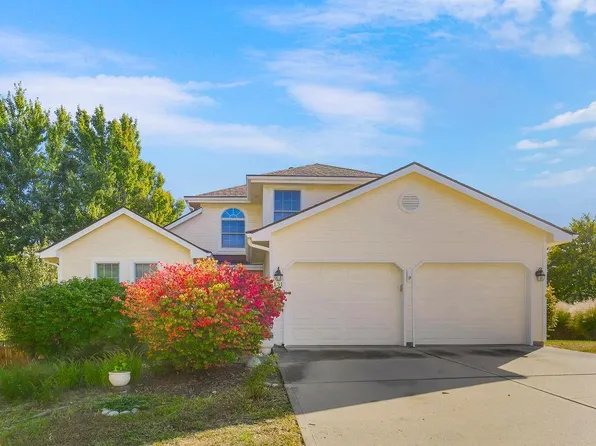 131 Parkview Ct, Lansing, KS 66043