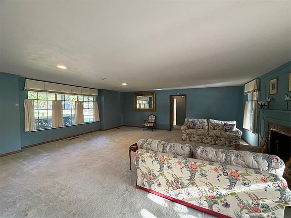 5th image of 6201 N Barnes Ave