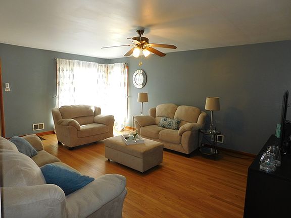 4th image of 8708 S Sproat Ave