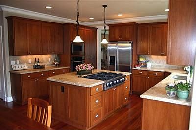 Viking range w/ honed granit counter tops