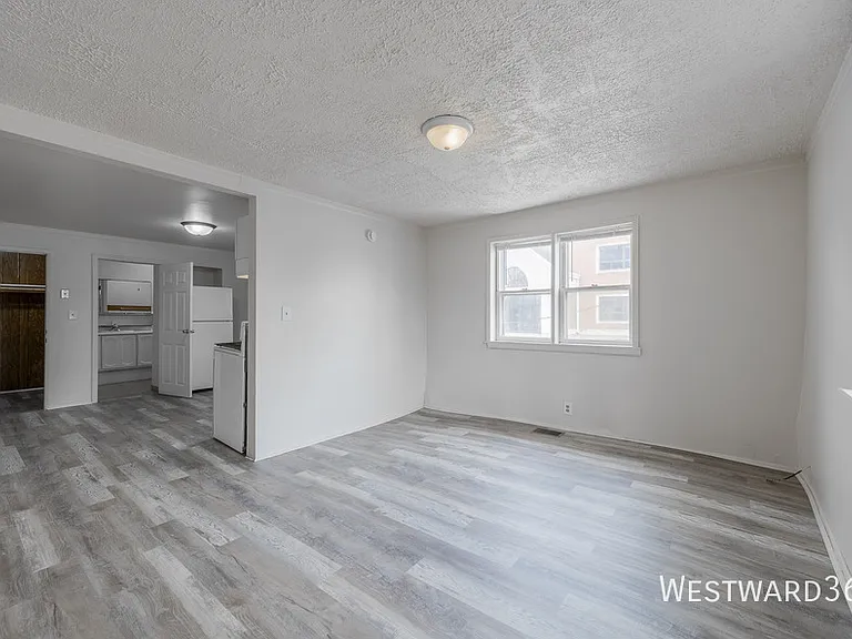4901 Magoun Ave #1R — Photo 9