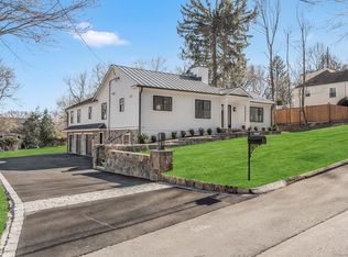 111 Grandview Rd, Fairfield, CT 06825