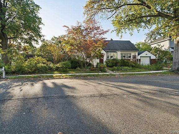 3rd image of 64 Collfield Avenue