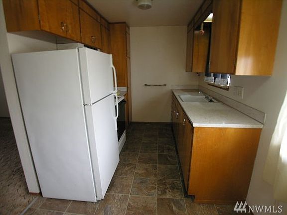 4th image of 3821 S Thompson Ave