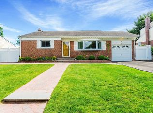 74 Oakley Dr, Huntington Station, NY 11746