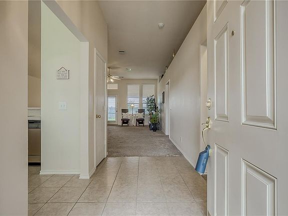 3rd image of 323 Pemberton Dr