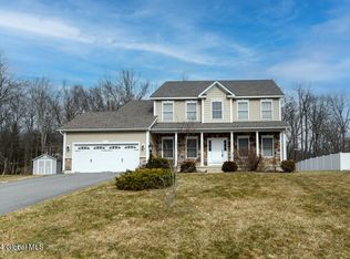 19 Cotton Wood Ln, Selkirk, NY 12158