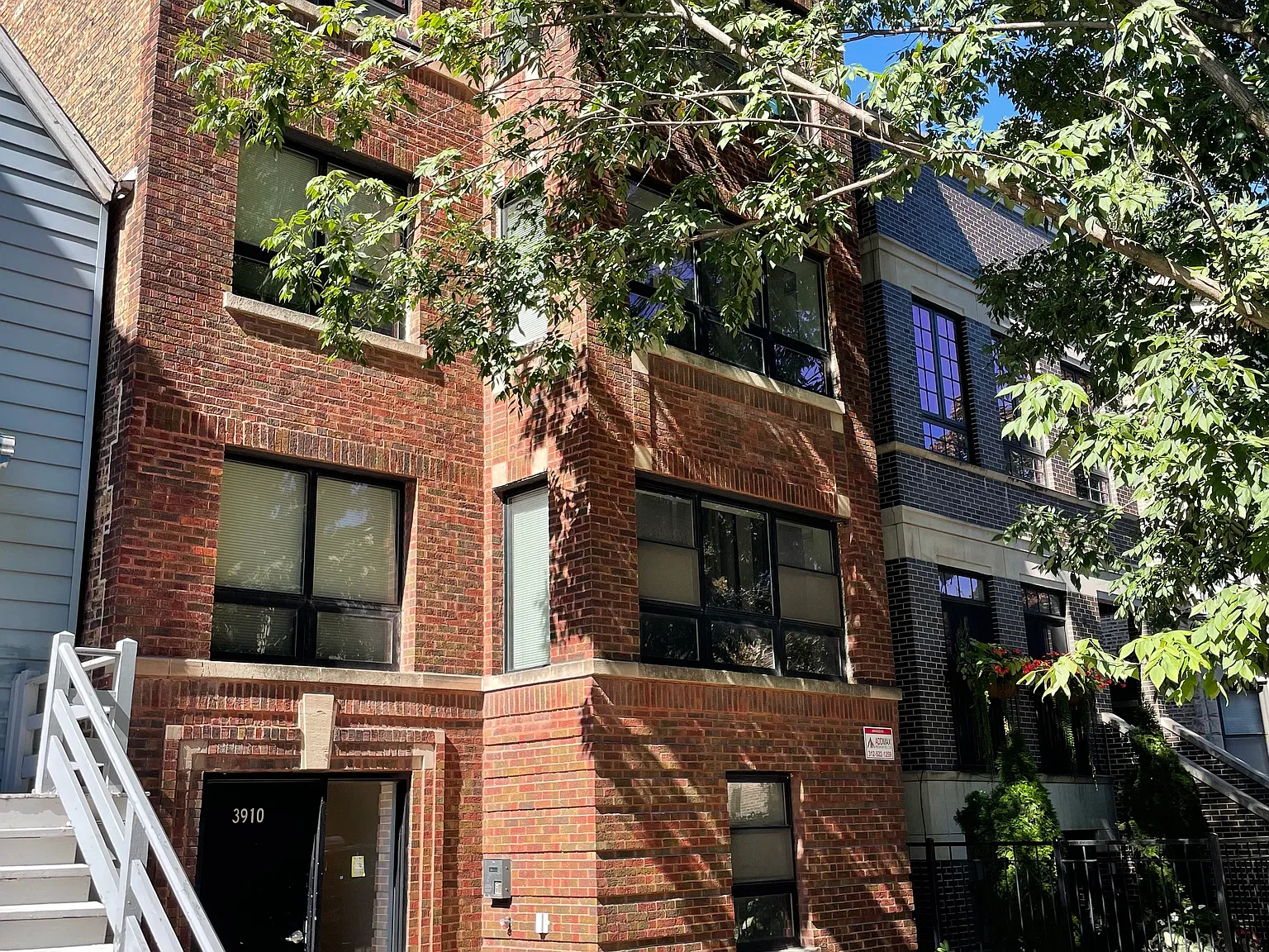 1 bed, 900 sqft, $2,200 — Photo 1