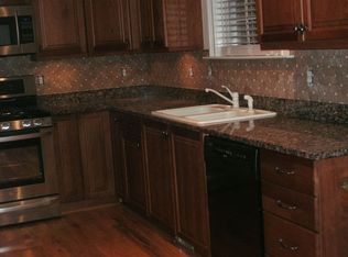 8 Glens Crossing Ct, Greer, SC 29650