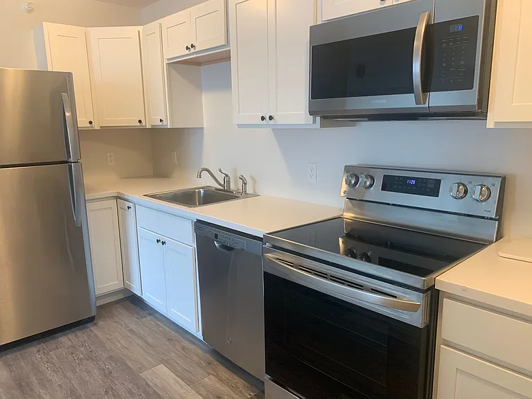 72 Upper Main St — Photo 1
