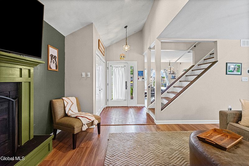3rd image of 245 Hampton Avenue