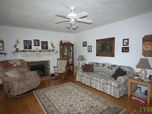 4th image of 135 Troy Ln