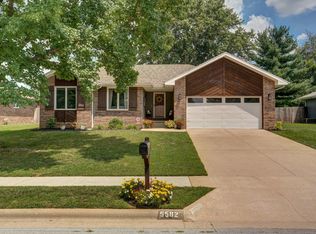 5582 S Stonegate Ave, Springfield, MO 65810