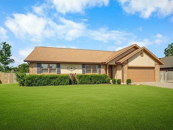 2nd image of 836 S Chateau Dr